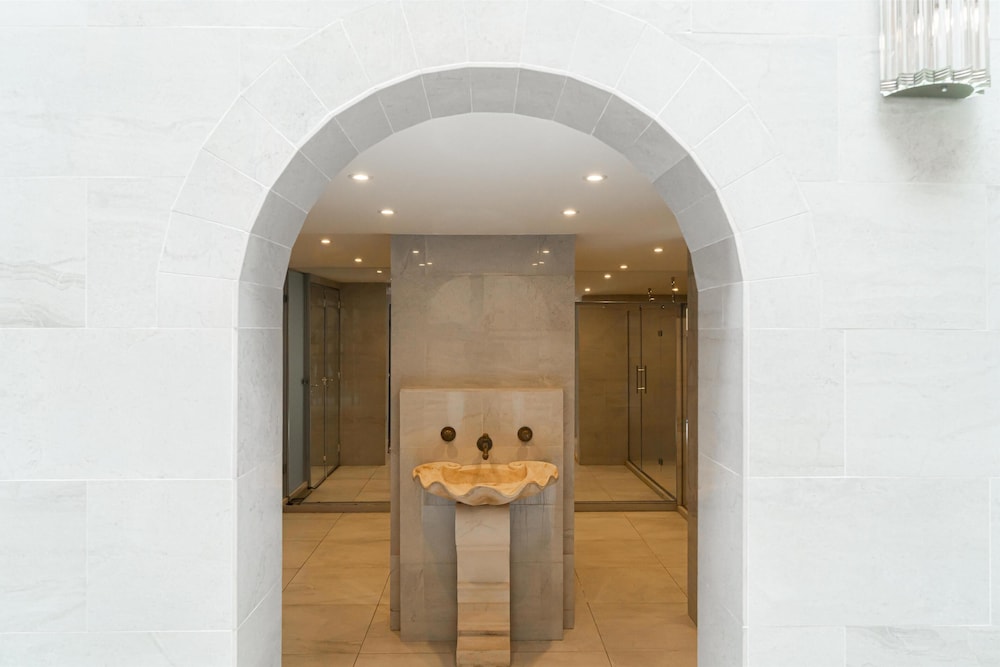 Cour des Loges Lyon, A Radisson Collection Hotel