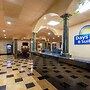Days Inn & Suites by Wyndham Clovis