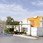 Howard Johnson by Wyndham Newburgh/West Point