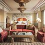 The Stoneleigh, Autograph Collection