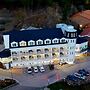 Roosevelt Inn Mount Rushmore