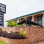 Crescent Motel