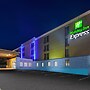 Holiday Inn Express Fairfax - Arlington Boulevard by IHG