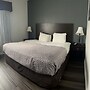 Econo Lodge & Suites Grand Rapids Airport