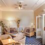 New Holmwood Hotel