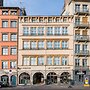 Le Phenix Hotel