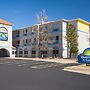 Days Inn & Suites by Wyndham Airport Albuquerque