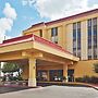 La Quinta Inn & Suites by Wyndham Memphis Airport Graceland