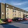 La Quinta Inn & Suites by Wyndham Warwick Providence Airport