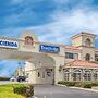 Travelodge by Wyndham Costa Mesa Newport Beach Hacienda