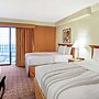 La Quinta Inn & Suites by Wyndham Stamford / New York City