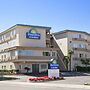 Days Inn & Suites by Wyndham Rancho Cordova