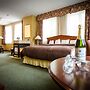 Peterborough Inn & Suites Hotel