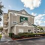 HomeTowne Studios by Red Roof Orlando South
