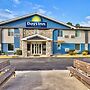 Days Inn by Wyndham Savannah Gateway I-95