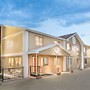 Super 8 by Wyndham Riverton
