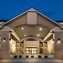 Days Inn & Suites by Wyndham Cedar Rapids