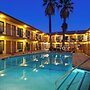 Studio City Court Yard Hotel