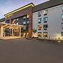 La Quinta Inn & Suites by Wyndham Hartford - Bradley Airport
