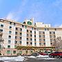 La Quinta Inn & Suites by Wyndham Boston Somerville