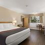 Days Inn & Conference Center by Wyndham Bridgewater