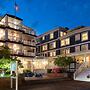 Vineyard Square Hotel & Suites