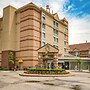 Monte Carlo Inn Airport Suites