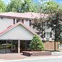 Super 8 by Wyndham Waldorf