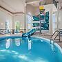 Days Inn & Suites by Wyndham Winkler