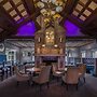 Treacys Oakwood Hotel