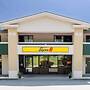 Super 8 by Wyndham White River Junction