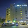 Uptown Hotel