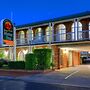 Hamilton's Henry Parkes Motor Inn, Parkes