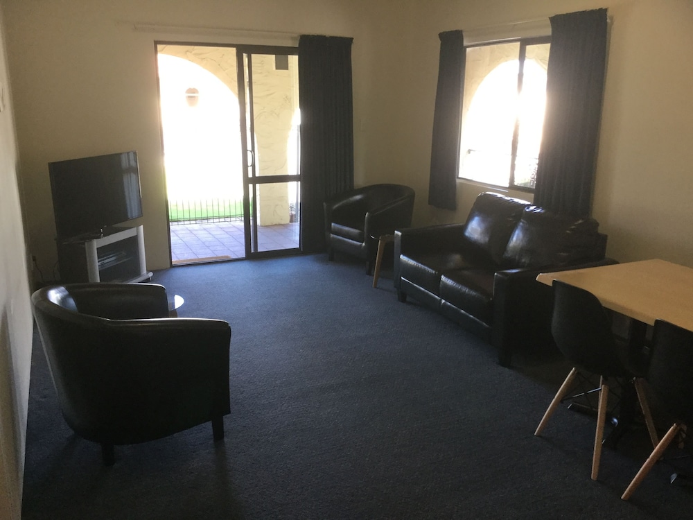 Captains Quarters Motor Inn
