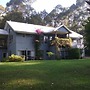 Lakeshore Lodge