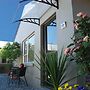 Almond Court Motel