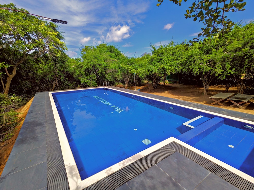 Yala Hotel Lion Air Conditioned Luxury