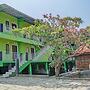 OYO Life 92919 Kost Wijaya Kusuma Lake Syariah