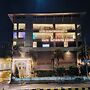 GRAND MANOR SUITES