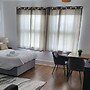 1 Bed Flat - Sleeps 3 - Parking - Wifi