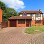 Bright and Spacious Holiday Home in Bradley Stoke