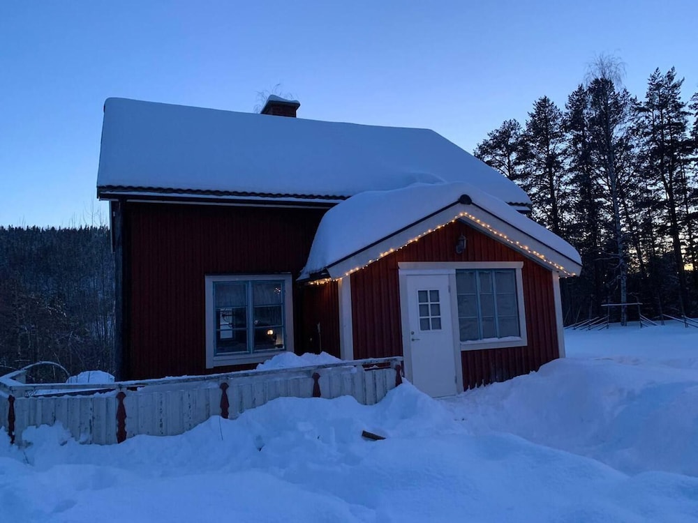 Cozy Swedish House With Fireplace & big Garden
