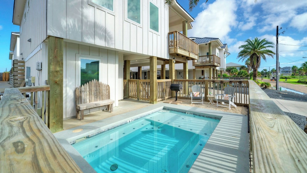 Wild Horse by Avantstay Walk to Beach + Pool