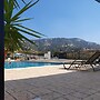 Studio/scenic Views/pool/air Con/near Attractions
