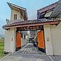 Hotel O Wisma Aluh AmbakNearPantai batu lima Asbullah tmbngn