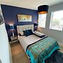 Tasteful 2BD Flat W/open Plan Living - Blackheath!