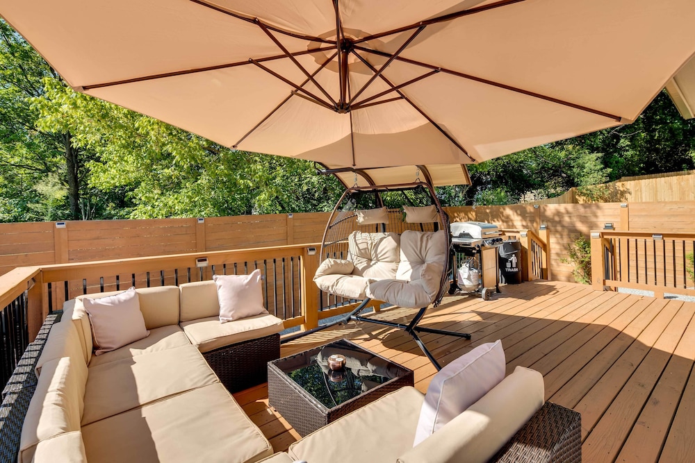 Luxury Smart Home 1 Mi to Mercedes-benz Stadium!