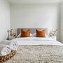 Stunning View 2-bed in Port Melbourne w/ Parking
