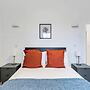 Sunny 2-bed Flat in Chiswick