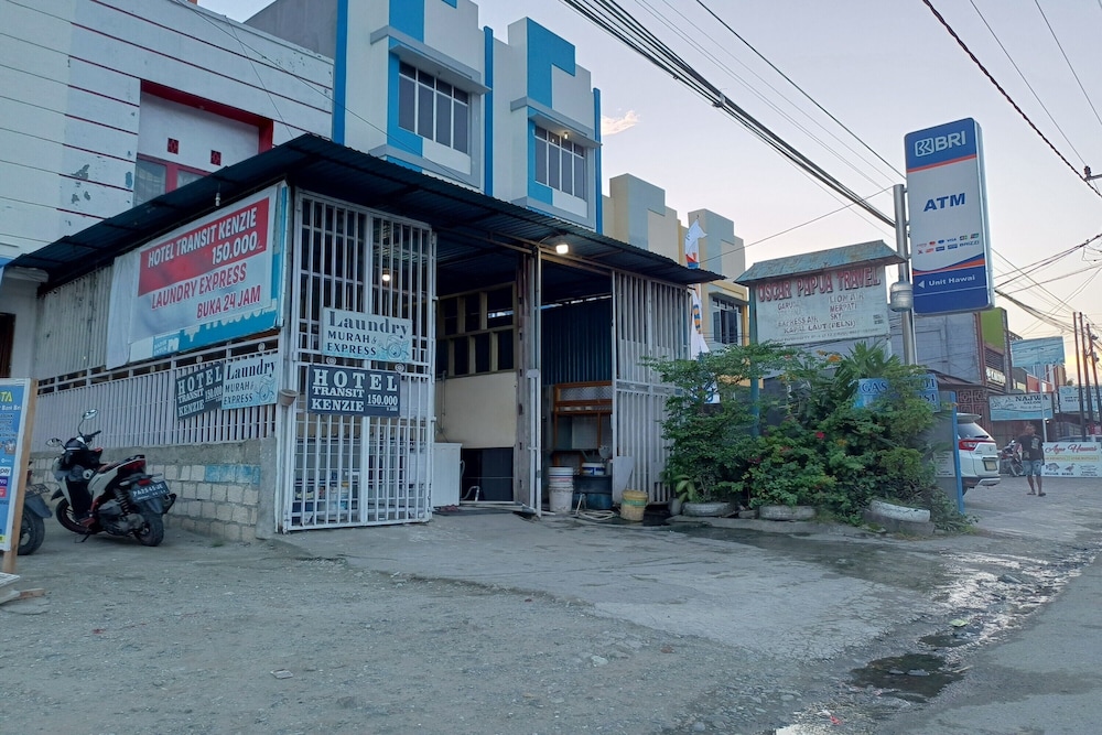 OYO 93485 Hotel Kenzie Sentani